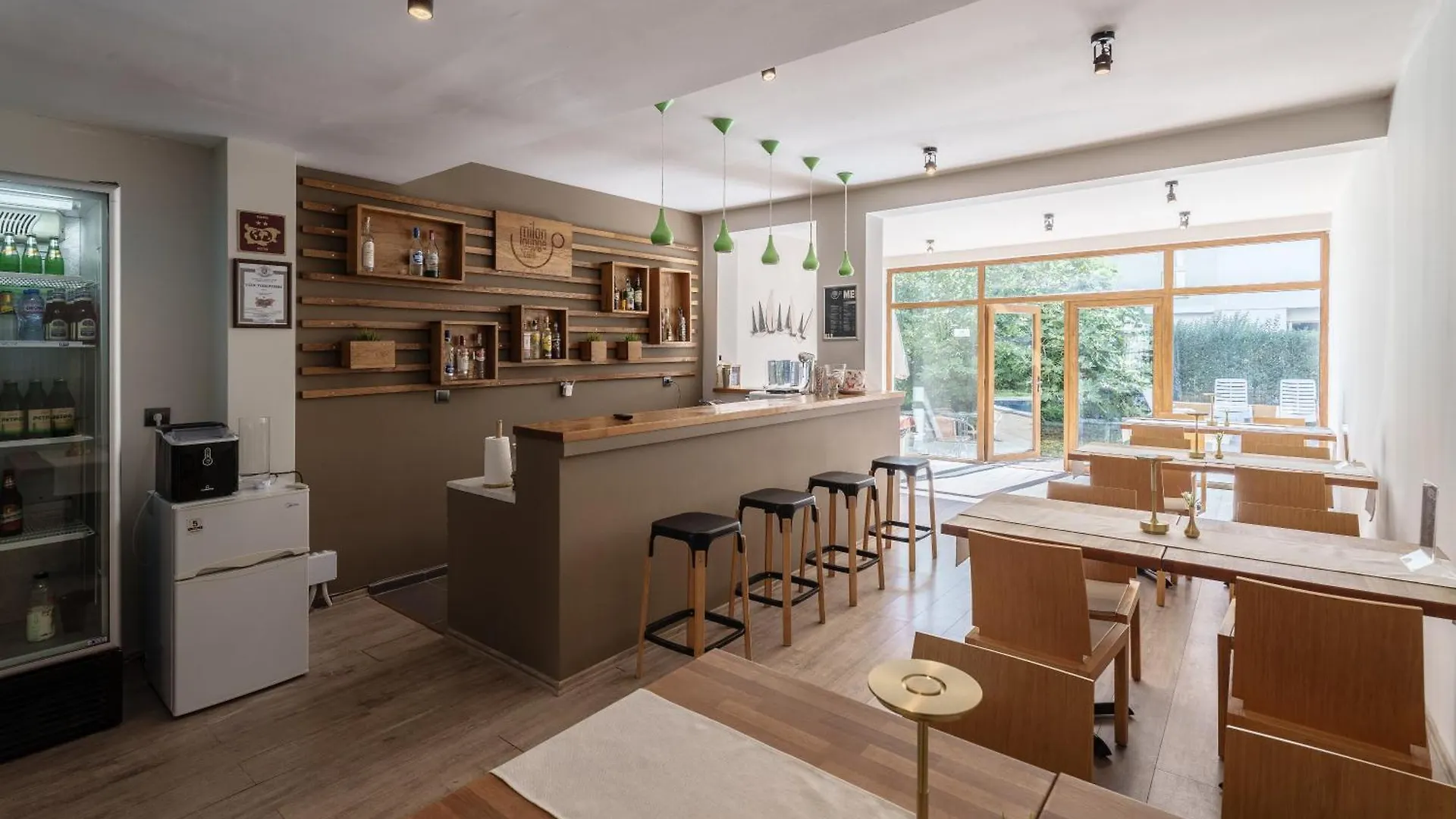 Hotel Milan Primorsko 2*,